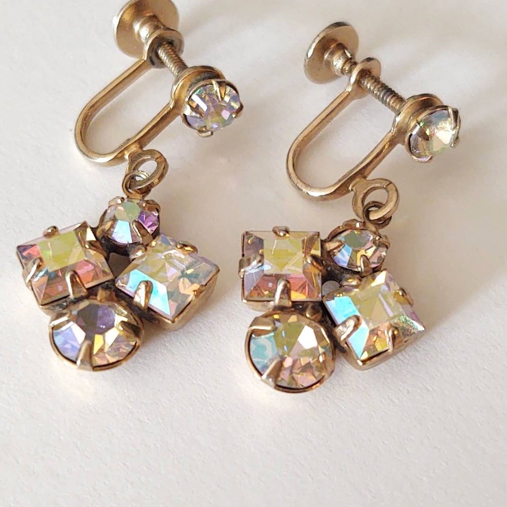 Vintage screw back iridescent rhinestone earrings - Picture 12 of 13